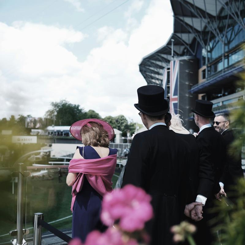 Find Large Cottages in Ascot that Sleeps 8 or More