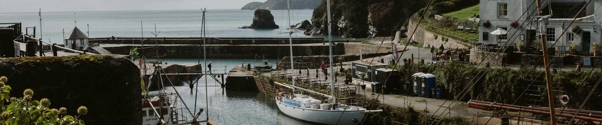 Large & spacious holiday cottages available in Charlestown, Cornwall close to working harbours, beautiful beaches & coastal walks suitable for families and group bookings