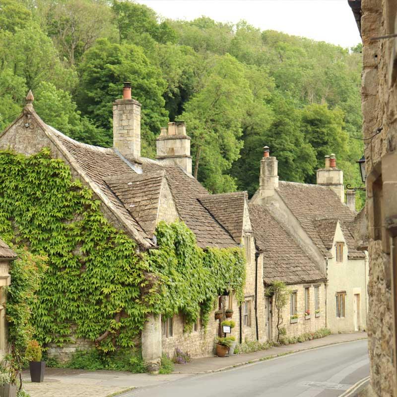 Find Large Cottages in Cirencester that Sleeps 8 or More