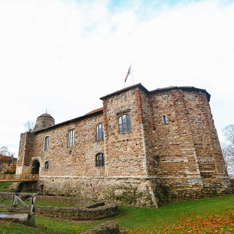 Find Large Cottages in Colchester that Sleeps 8 or More