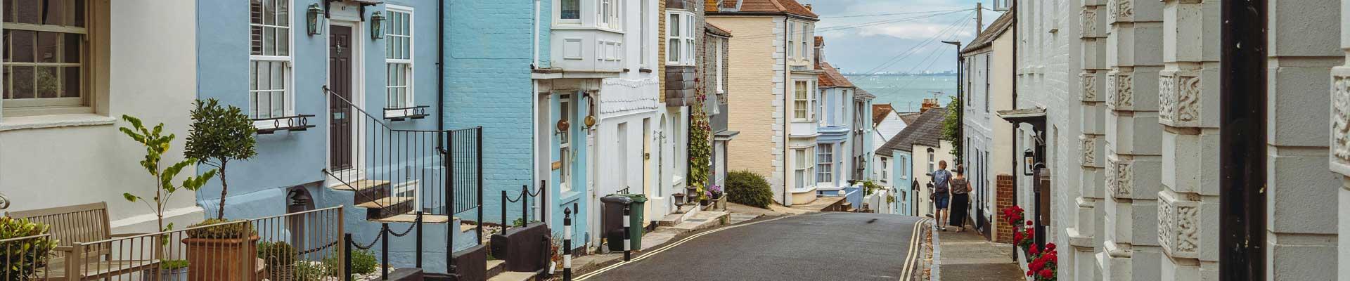 Large holiday cottages available in lively Cowes on the Isle of Wight suitable for families and group bookings who enjoy coastal breaks