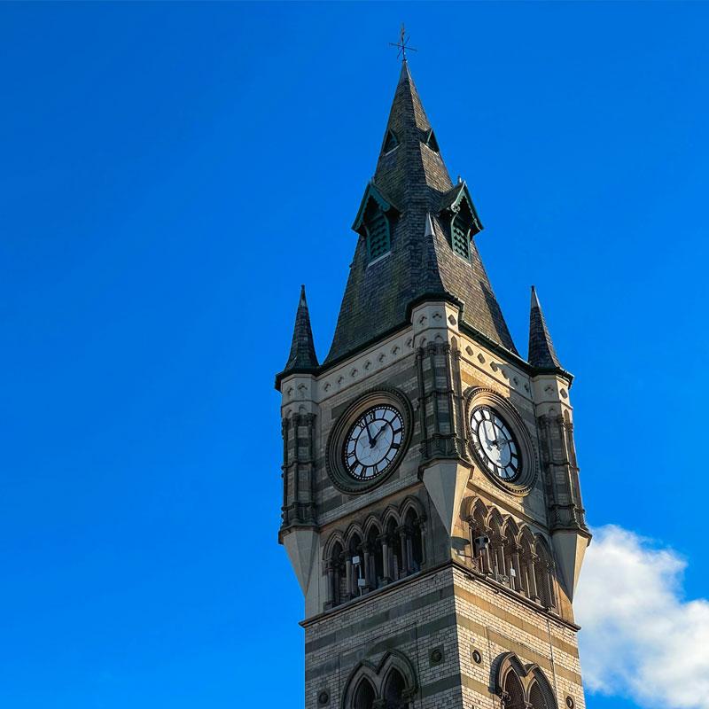 Find Large Cottages in Darlington that Sleeps 8 or More
