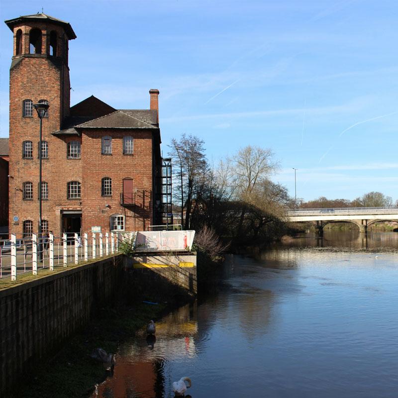 Find Large Cottages in Derby that Sleeps 8 or More