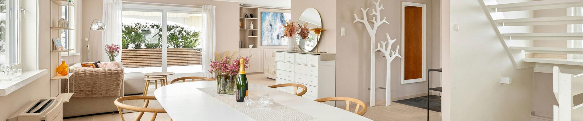 Large holiday cottages available in Fordingbridge, Hampshire suitable for families and group bookings who enjoy spending time in a quiet village whilst staying in spacious and relaxing accomodation