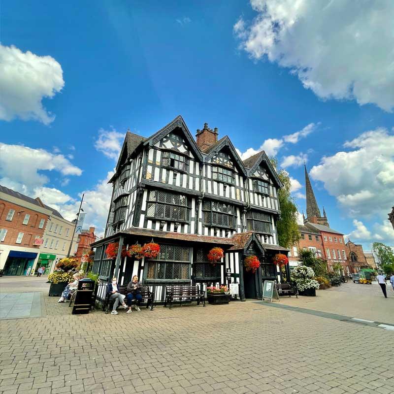 Find Large Cottages in Hereford that Sleeps 8 or More