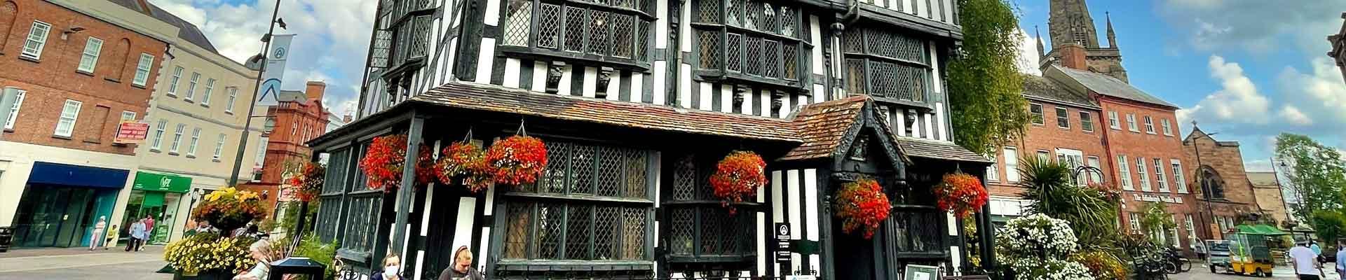 Large holiday cottages available in Hereford, Herefordshire suitable for families and group bookings who enjoy riverside walks and a lovely city full of old buildings