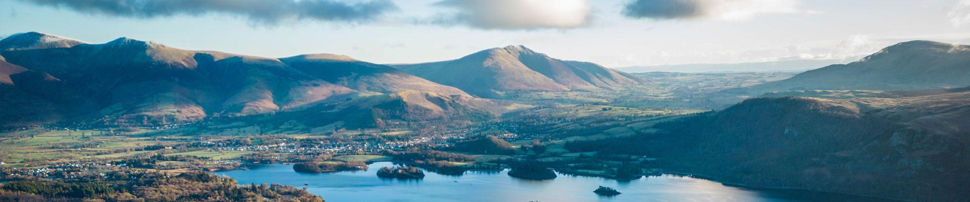 Large holiday cottages available in Keswick, Cumbria close to stunning lakes and suitable for families and group bookings who enjoy both gentel lakeside strolls and more challenging hikes
