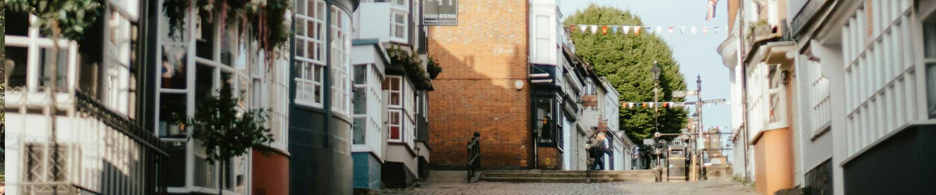 Large holiday cottages available in Lymington, Hampshire suitable for families and group bookings who enjoy coastal towns