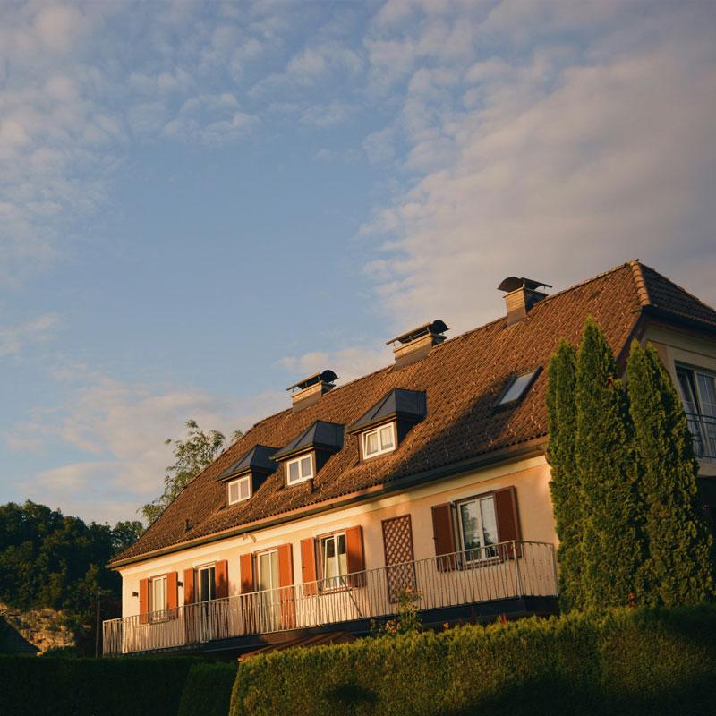 Find Large Cottages in Modbury that Sleeps 8 or More
