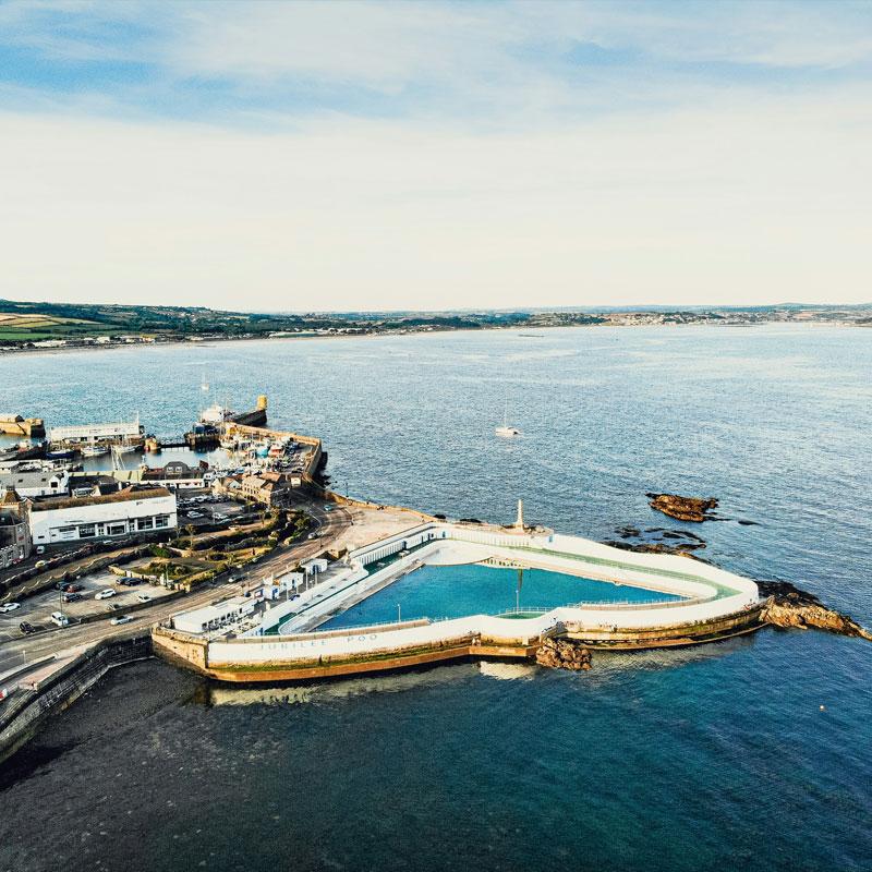Find Large Cottages in Penzance that Sleeps 8 or More