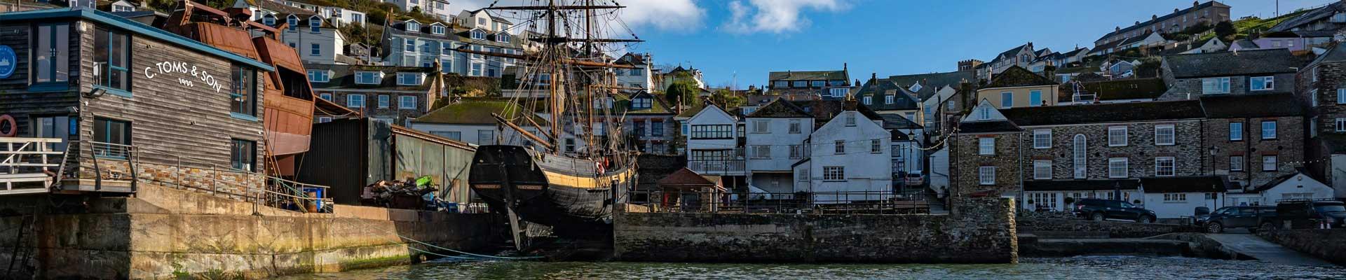 Large holiday cottages available in Polruan, Cornwall close to beautiful beaches and traditional harbours