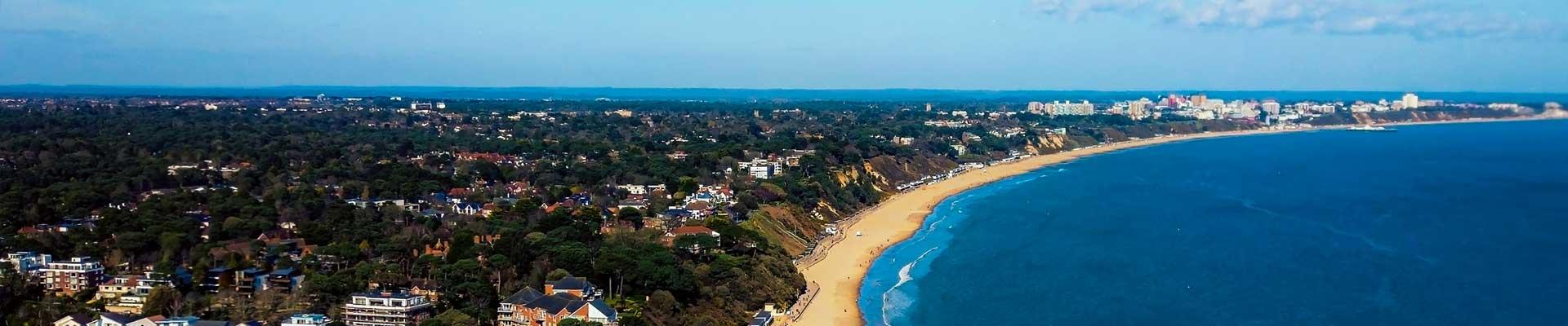 Large holiday cottages available in Poole, Dorset suitable for families and group bookings who enjoy great beaches and the opportunity for some watersports
