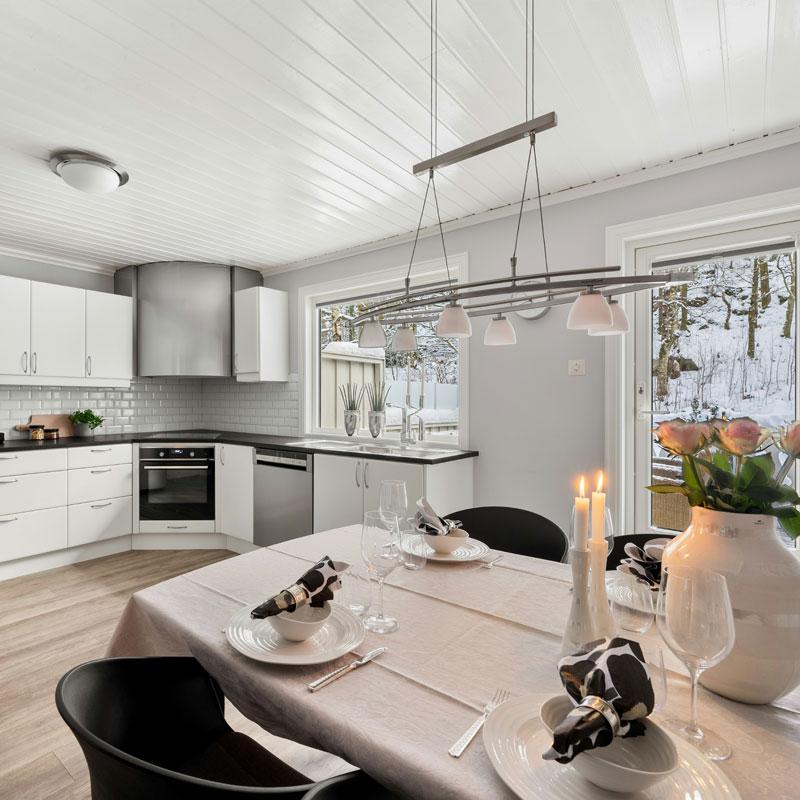 Find Large Cottages in Ringwood that Sleeps 8 or More
