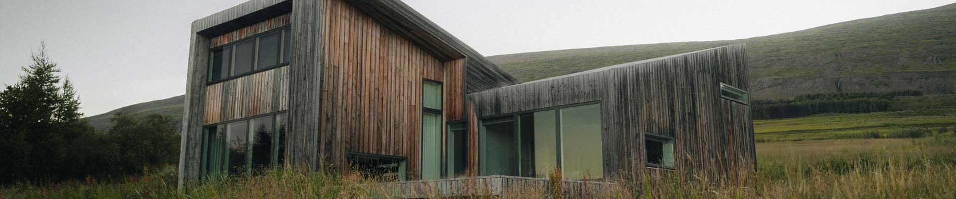 Large holiday cottages available in Ripley, Derbyshire suitable for families and group bookings who enjoy exploring the  Amber Valley of Derbyshire