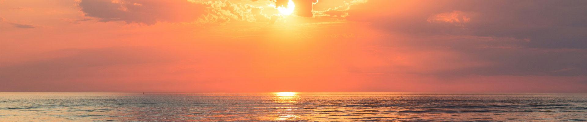 Large holiday cottages available near Roa Island, Cumbria close to historic locations and suitable for families and group bookings who enjoy coastal walking and fantastic sunsets