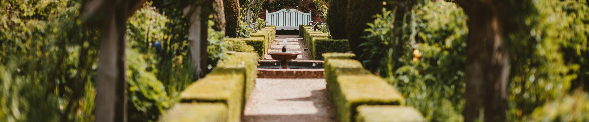 Large holiday cottages available in Romsey, Hampshire suitable for families and group bookings who enjoy spending times in beautiful gardens
