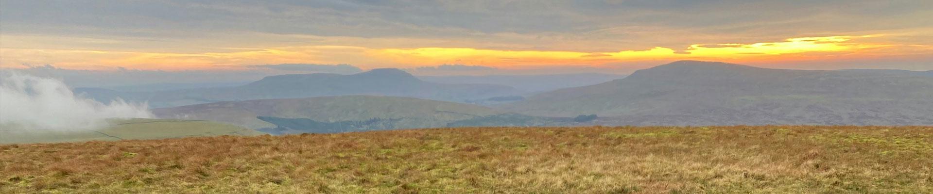 Large holiday cottages available near Sedbergh in Cumbria, suitable for families and group bookings who enjoy days dale walking with fine viewing points and sunsets