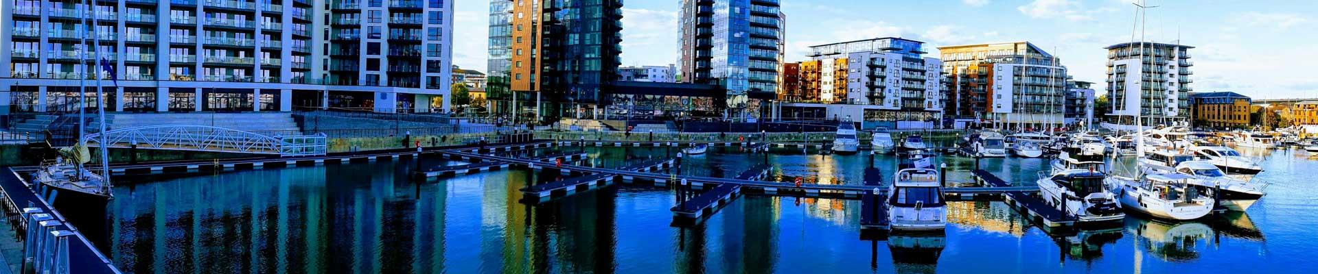 Large holiday cottages available in Southampton, Hampshire suitable for families and group bookings who enjoy spending times in and around the water