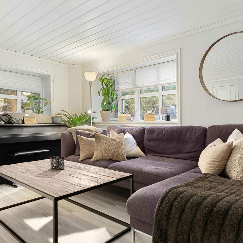 Find Large Cottages in Southleigh that Sleeps 8 or More
