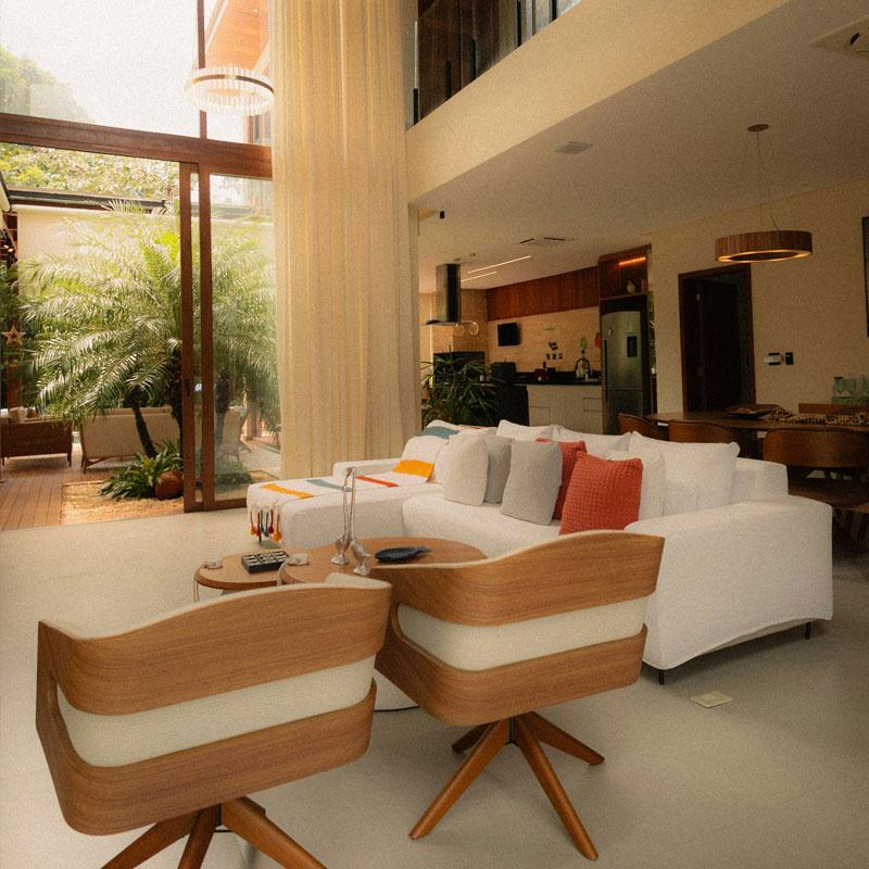Find Large Cottages in St Keverne that Sleeps 8 or More