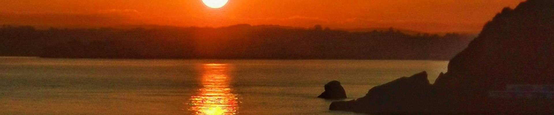 Large holiday cottages available in Torquay, Devon suitable for families and group bookings who enjoy seaside towns with great sunsets