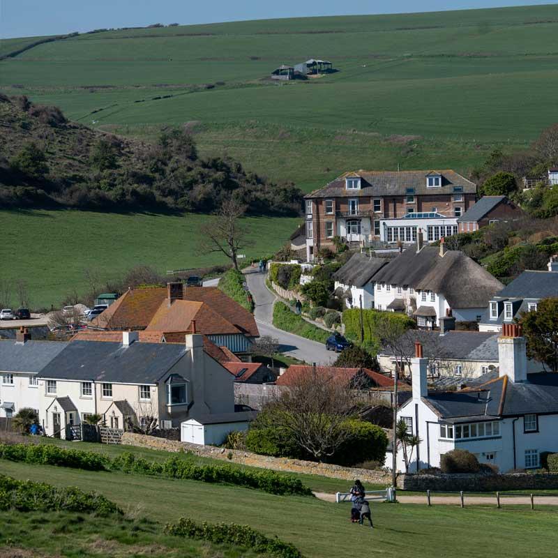 Find Large Cottages in West Lulworth that Sleeps 8 or More