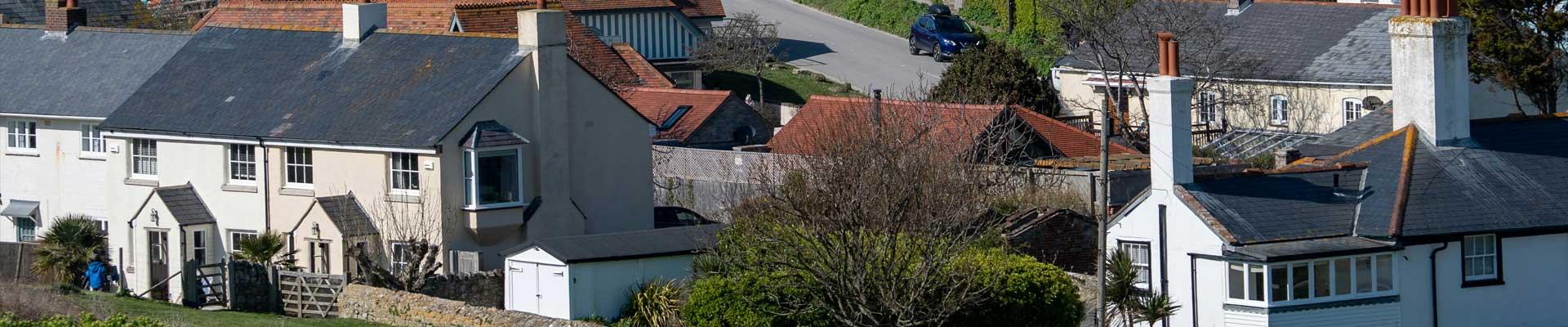 Large holiday cottages available in West Lulworth, Dorset suitable for families and group bookings who enjoy traditional seaside holidays, coastal walks and the opportunity to do some fossil hunting