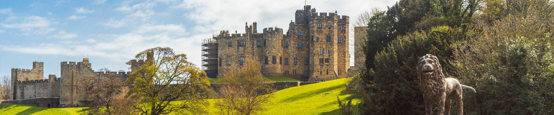Large holiday cottages available in Alnwick, Northumberland . Suitable for families and group bookings who look for accomodation in a Northumberland market town which has a castle to explore