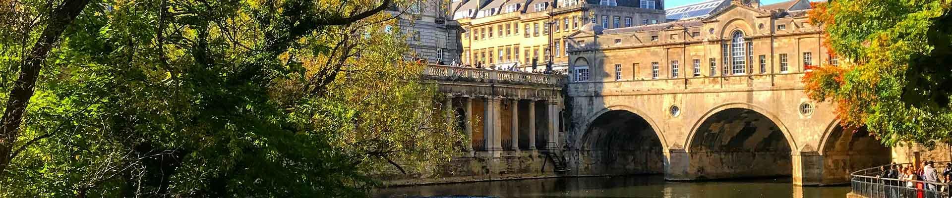 Large holiday cottages available in Bath, Somerset. A city which has Georgian buildings, Roman history with parks and a river to explore