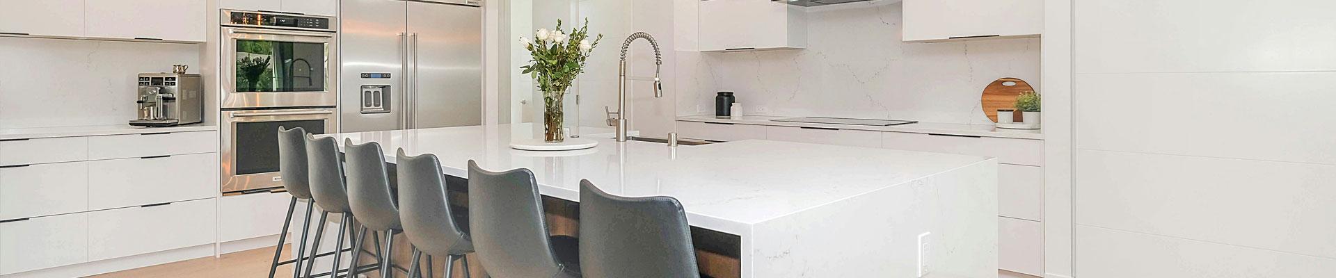 Stay in large holiday cottages in Brighouse, West Yorkshire. Which offer grande accomodation benefitting from large, spacious and relaxing dining areas