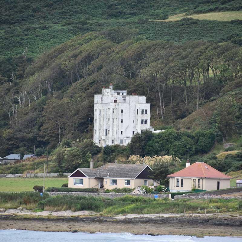 Find Large Cottages in Campbeltown that Sleeps 8 or More