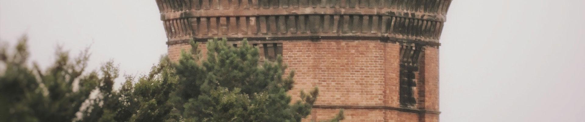 Find large and relaxing holiday accomodation in Cheddleton a village in Staffordshire with tall and unique brick built accomodation with great views
