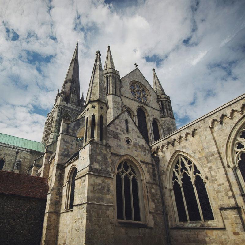 Find Large Cottages in Chichester that Sleeps 8 or More