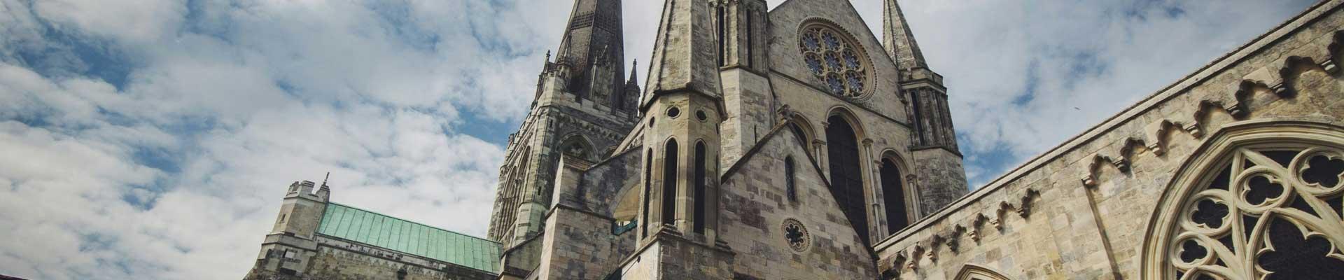 Large holiday cottages near to the historic city with its old buildings in Chichester
