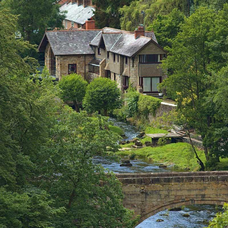 Find Large Cottages in Chirk that Sleeps 8 or More