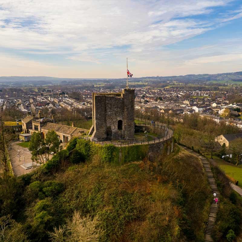 Find Large Cottages in Clitheroe that Sleeps 8 or More