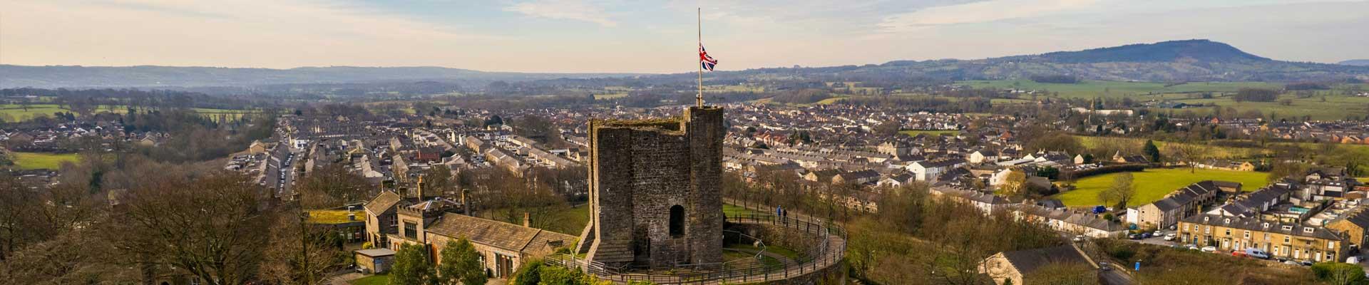 Large holiday cottages available in Clitheroe, Lancashire suitable for families and group bookings looking for a holiday break with both countryside and market town attractions such as exploring castles in the Ribble valley