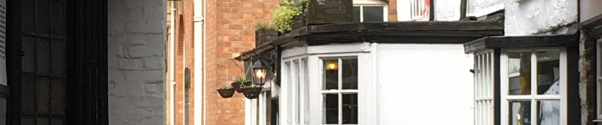 Find large and relaxing holiday accomodation in Evesham a lovely market town