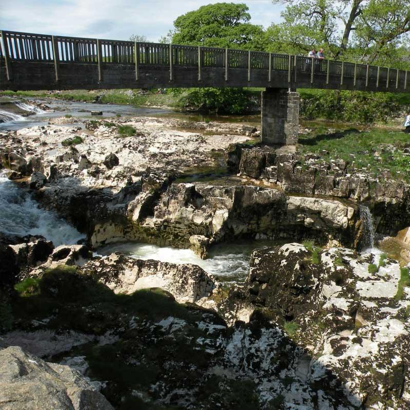 Find Large Cottages in Gargrave that Sleeps 8 or More