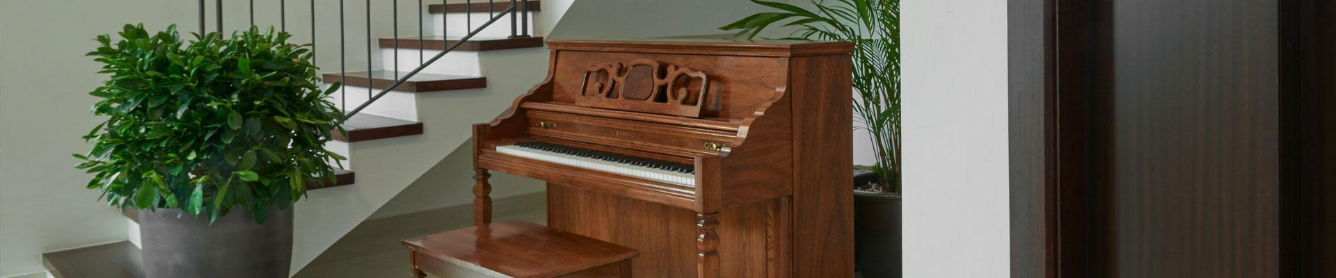 Large holiday cottages available in Grantham, Lincolnshire. Suitable for families and group bookings who enjoy staying in historic towns with accomodation benefitting from large spacious living areas and musical instruments