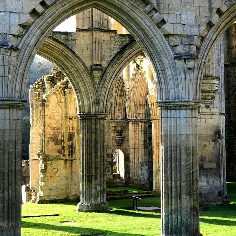 Find Large Cottages in Helmsley that Sleeps 8 or More