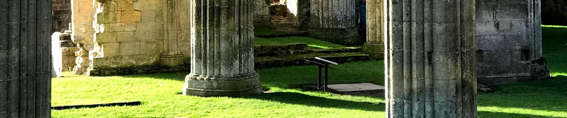Large holiday cottages available in Helmsley, North Yorkshire. Suitable for families and group bookings who enjoy visiting nearby castles and medieval ruins