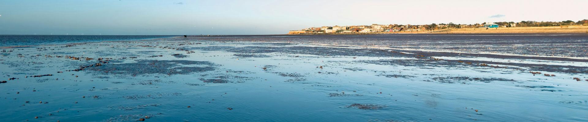 Large holiday cottages available in Hunstanton, Norfolk. Suitable for families and group bookings who enjoy cliff top and sandy beach walks