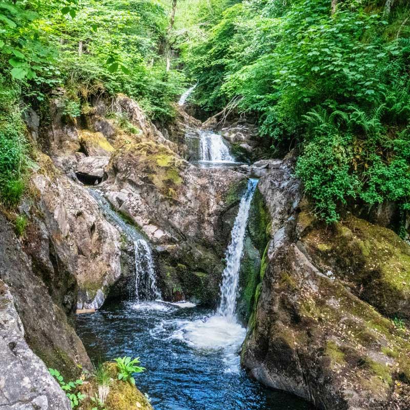 Find Large Cottages in Ingleton that Sleeps 8 or More