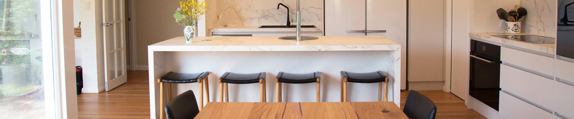 Large holiday cottages with stunning cooking areas in Knightcote, a quiet hamlet in Warwickshire