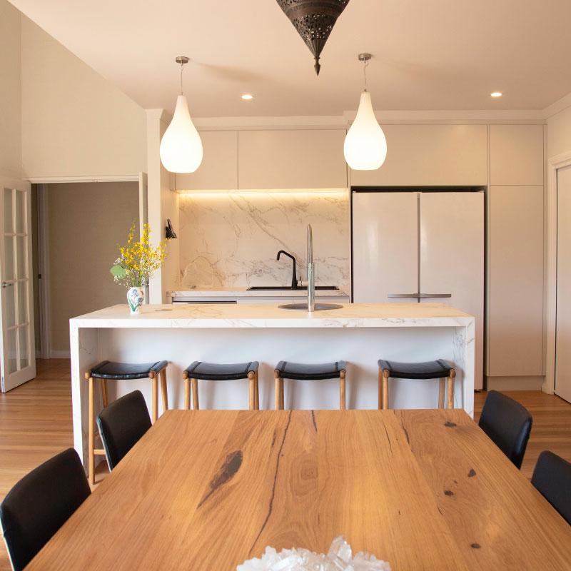 Find Large Cottages in Knightcote that Sleeps 8 or More