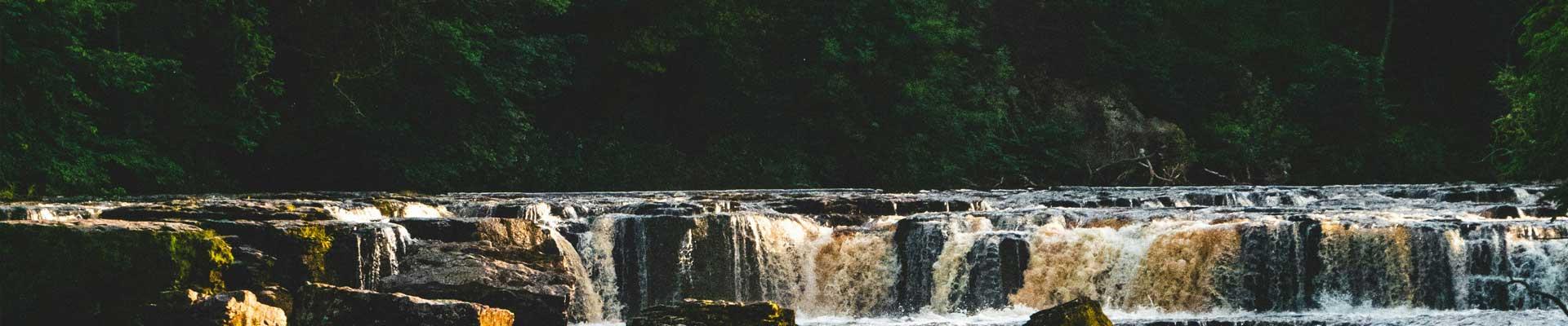 Large holiday cottages available in Leyburn, North Yorkshire. Suitable for families and group bookings who enjoy exploring nearby castles and local waterfalls