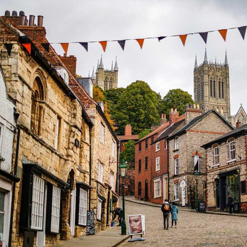 Find Large Cottages in Lincoln that Sleeps 8 or More