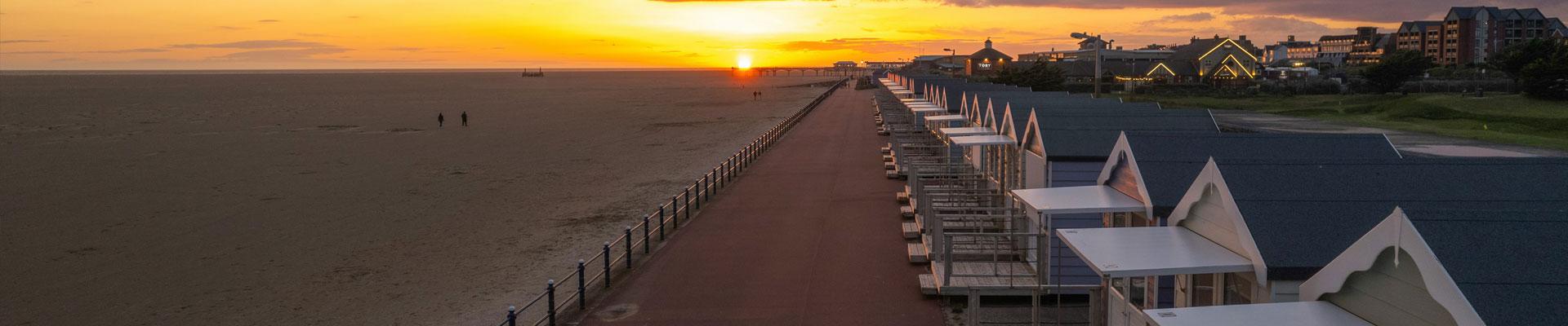 Large holiday cottages available in Lytham St Annes, Lancashire suitable for families and group bookings who enjoy sandy beaches and strolling along the promenade