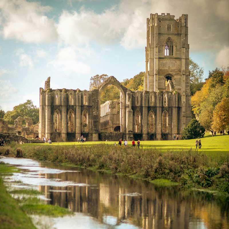 Find Large Cottages in Ripon that Sleeps 8 or More